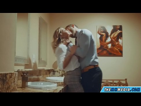 ❤️ وقتی یک بلوند بی تنه شما را در یک دستشویی عمومی اغوا می کند ️❌ فقط پورنو در پورنو fa.com-porn-mz.ru ️❤